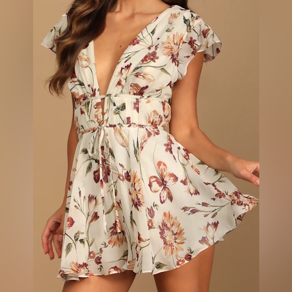 Lulus Flirty Ways Cream Floral Print Flutter Sleeve Romper Size Medium
